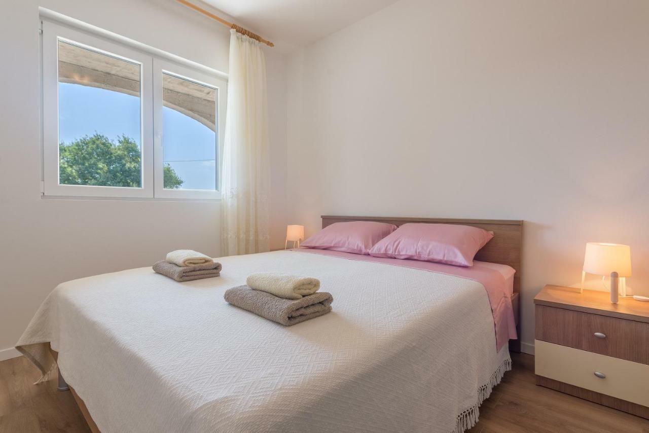 Apartmani Dupor Gornji Karin Eksteriør bilde
