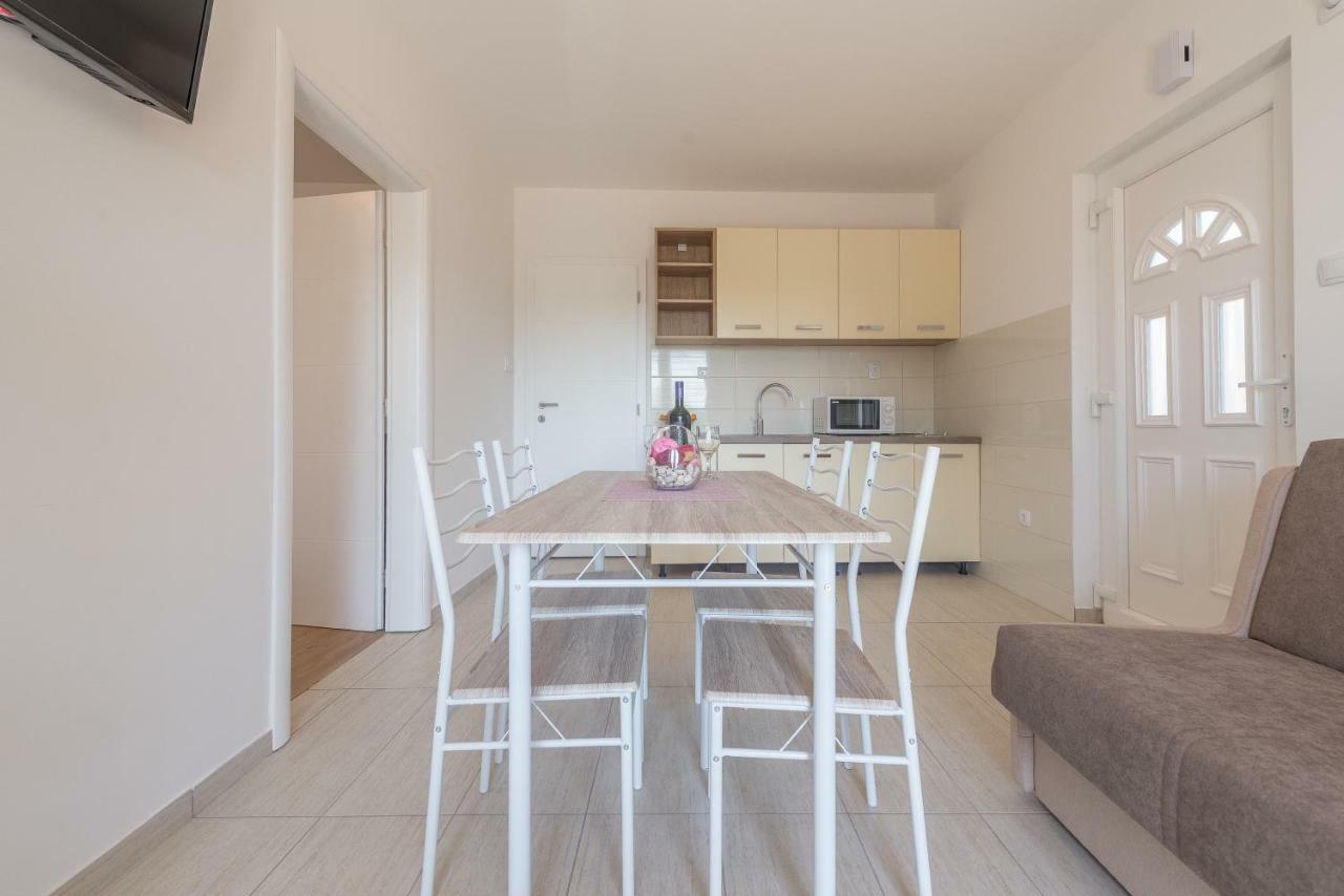 Apartmani Dupor Gornji Karin Eksteriør bilde