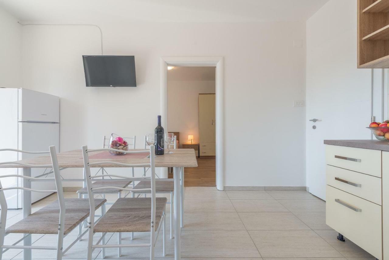 Apartmani Dupor Gornji Karin Eksteriør bilde