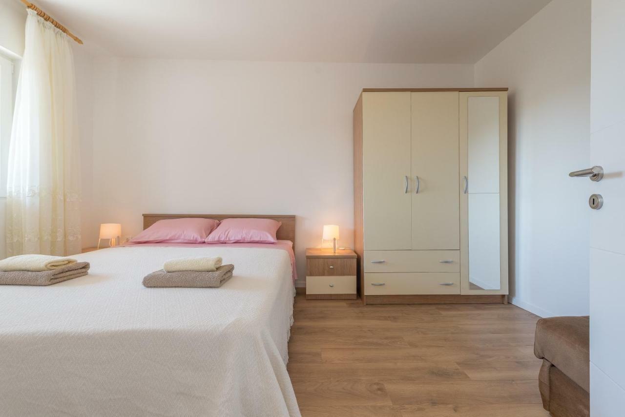 Apartmani Dupor Gornji Karin Eksteriør bilde