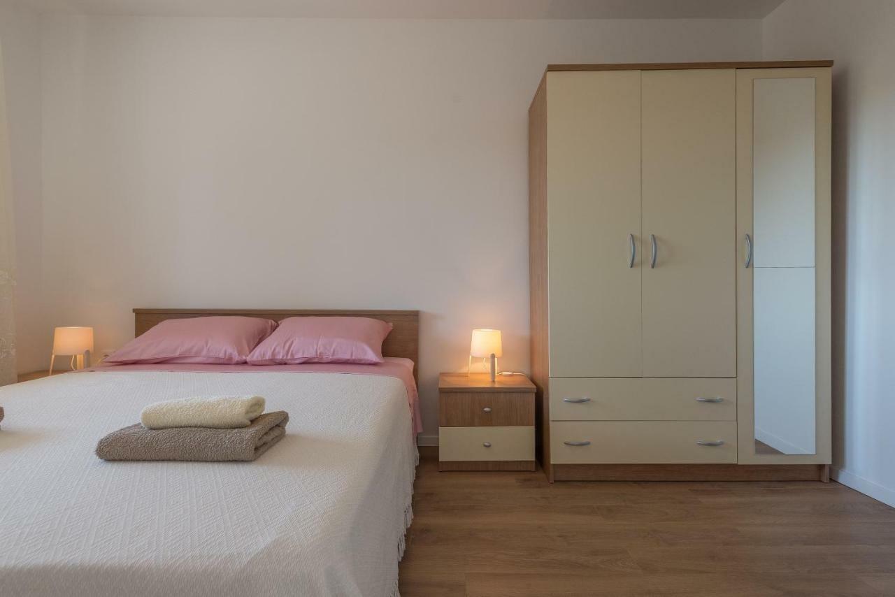 Apartmani Dupor Gornji Karin Eksteriør bilde