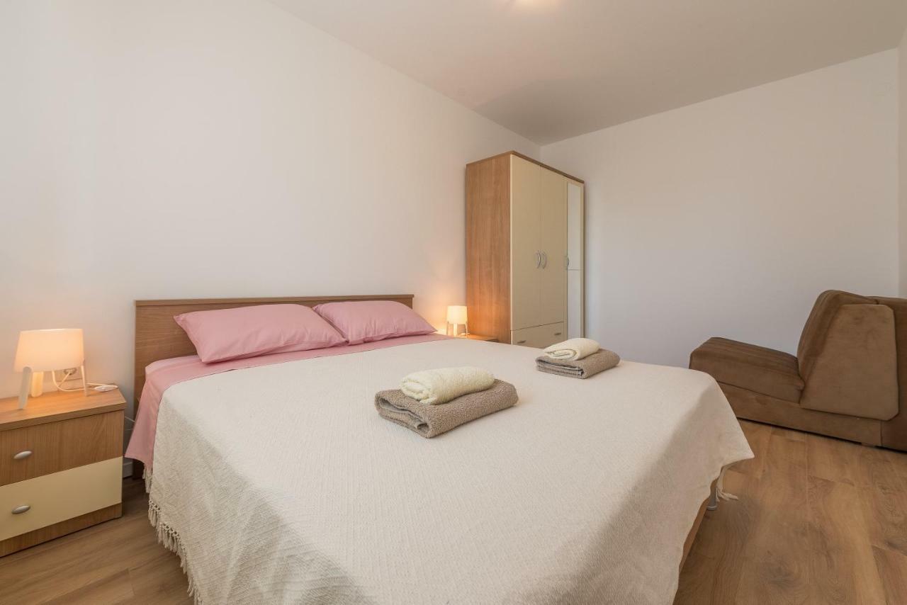 Apartmani Dupor Gornji Karin Eksteriør bilde