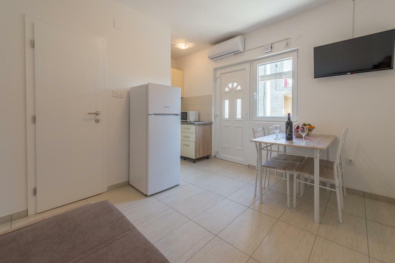Apartmani Dupor Gornji Karin Eksteriør bilde