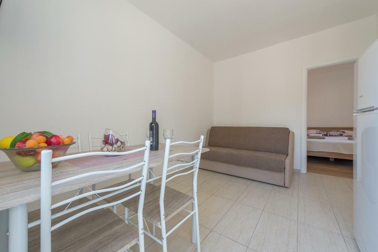 Apartmani Dupor Gornji Karin Eksteriør bilde