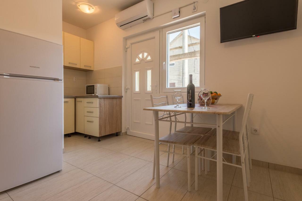 Apartmani Dupor Gornji Karin Eksteriør bilde