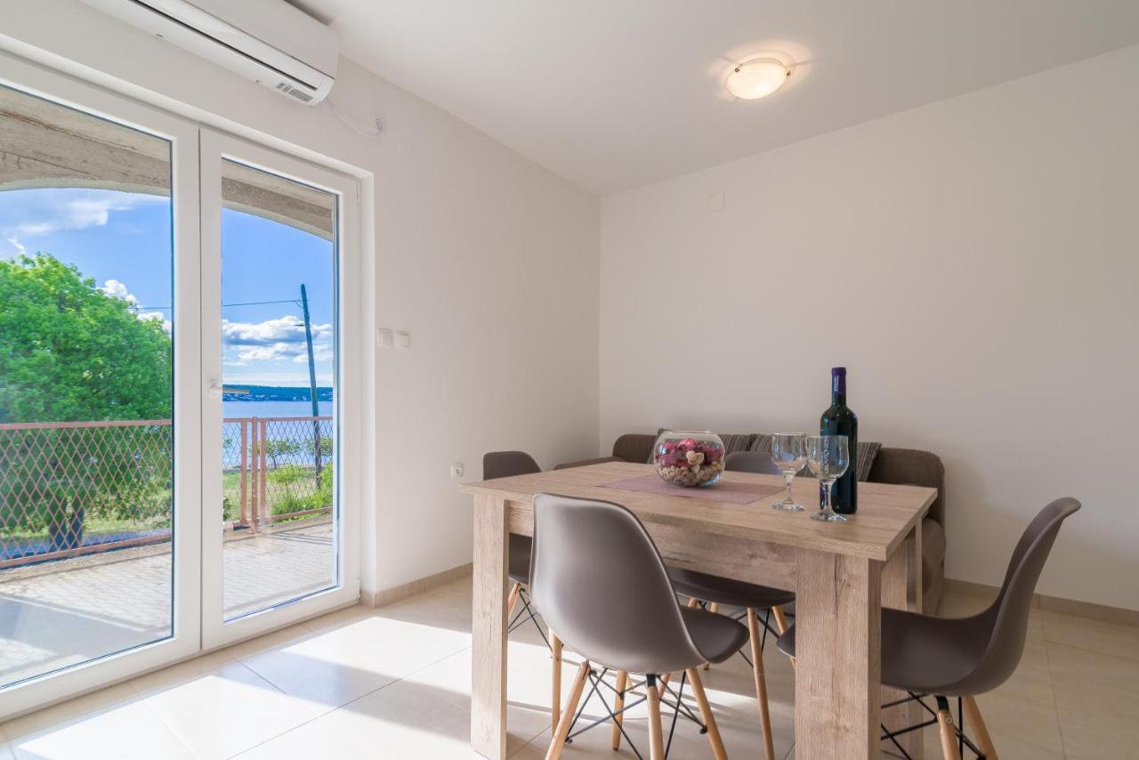 Apartmani Dupor Gornji Karin Eksteriør bilde