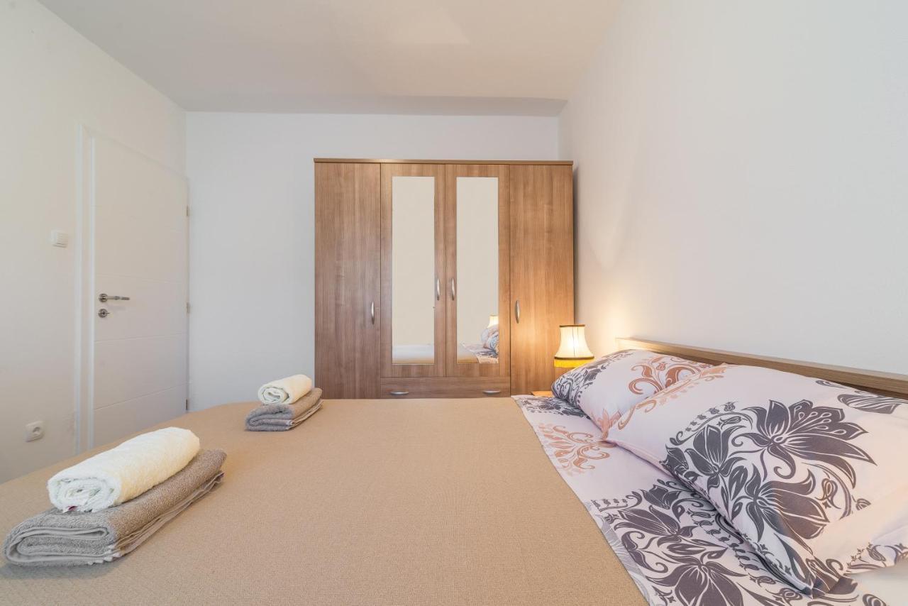 Apartmani Dupor Gornji Karin Eksteriør bilde