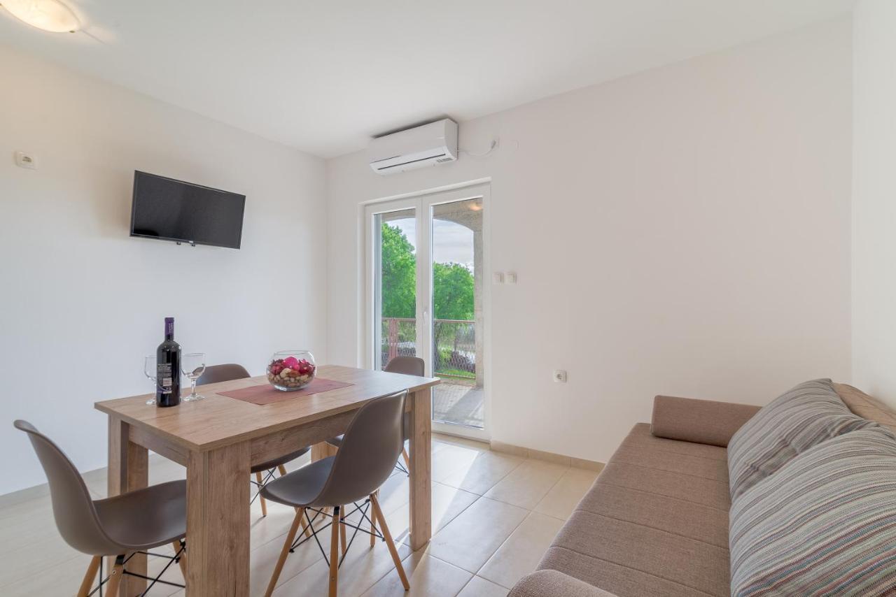 Apartmani Dupor Gornji Karin Eksteriør bilde