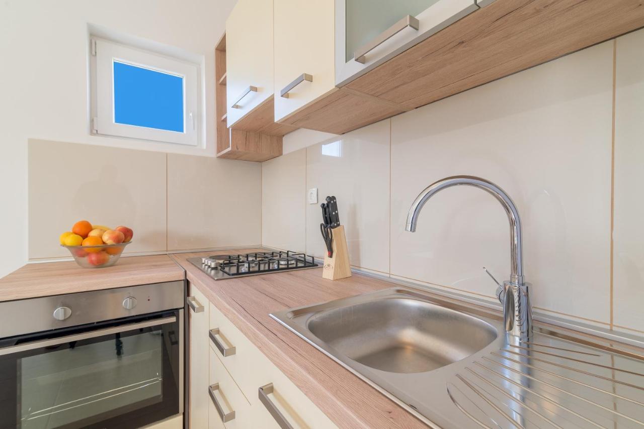 Apartmani Dupor Gornji Karin Eksteriør bilde